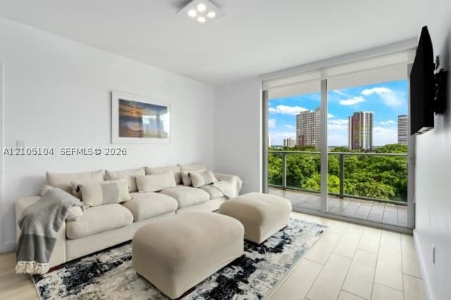 2+1 Condo — 1600 1st Ave #707, Miami, FL 33129
