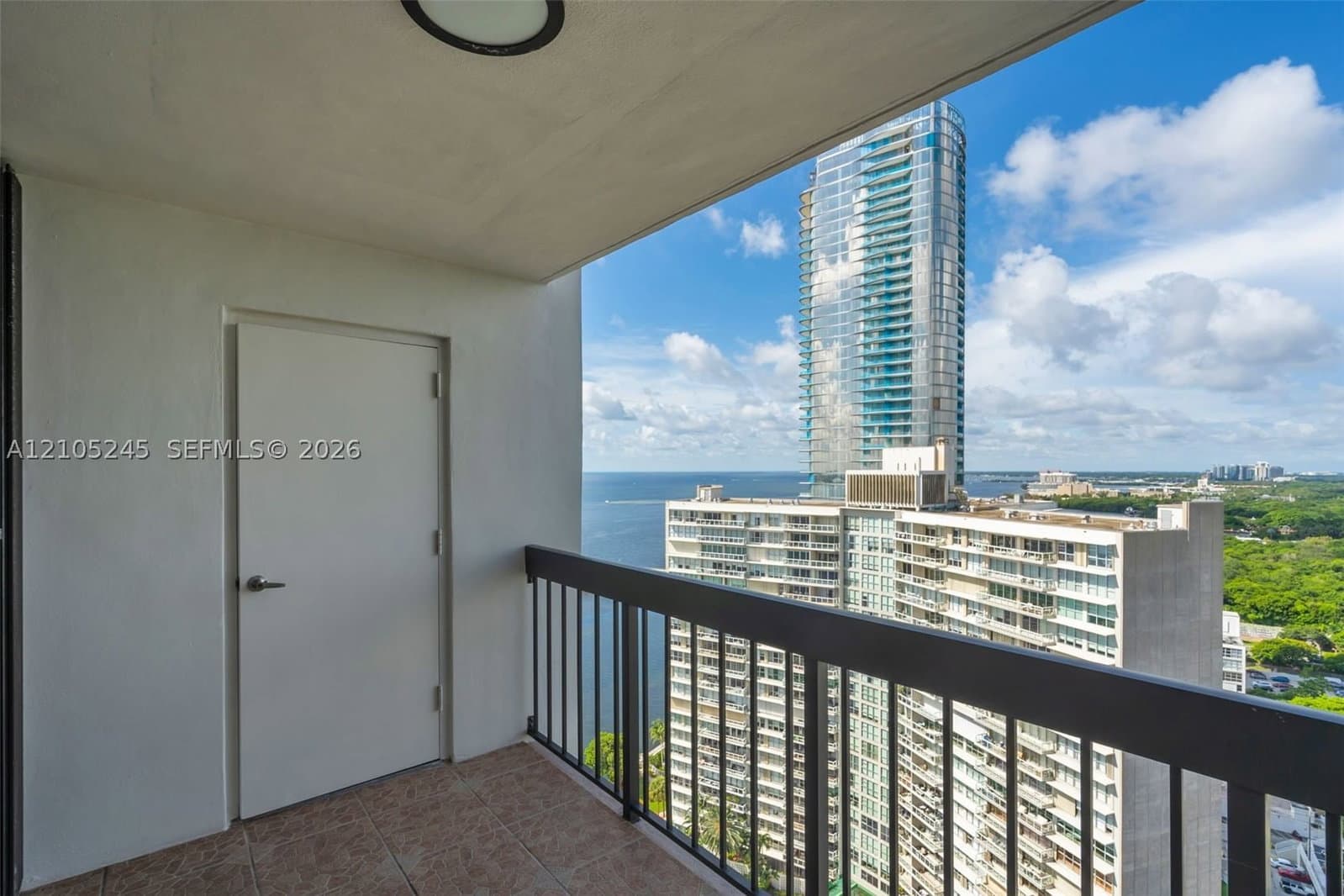 1-bedroom Condo — 2333 Brickell Ave #2708, Miami, FL 33129
