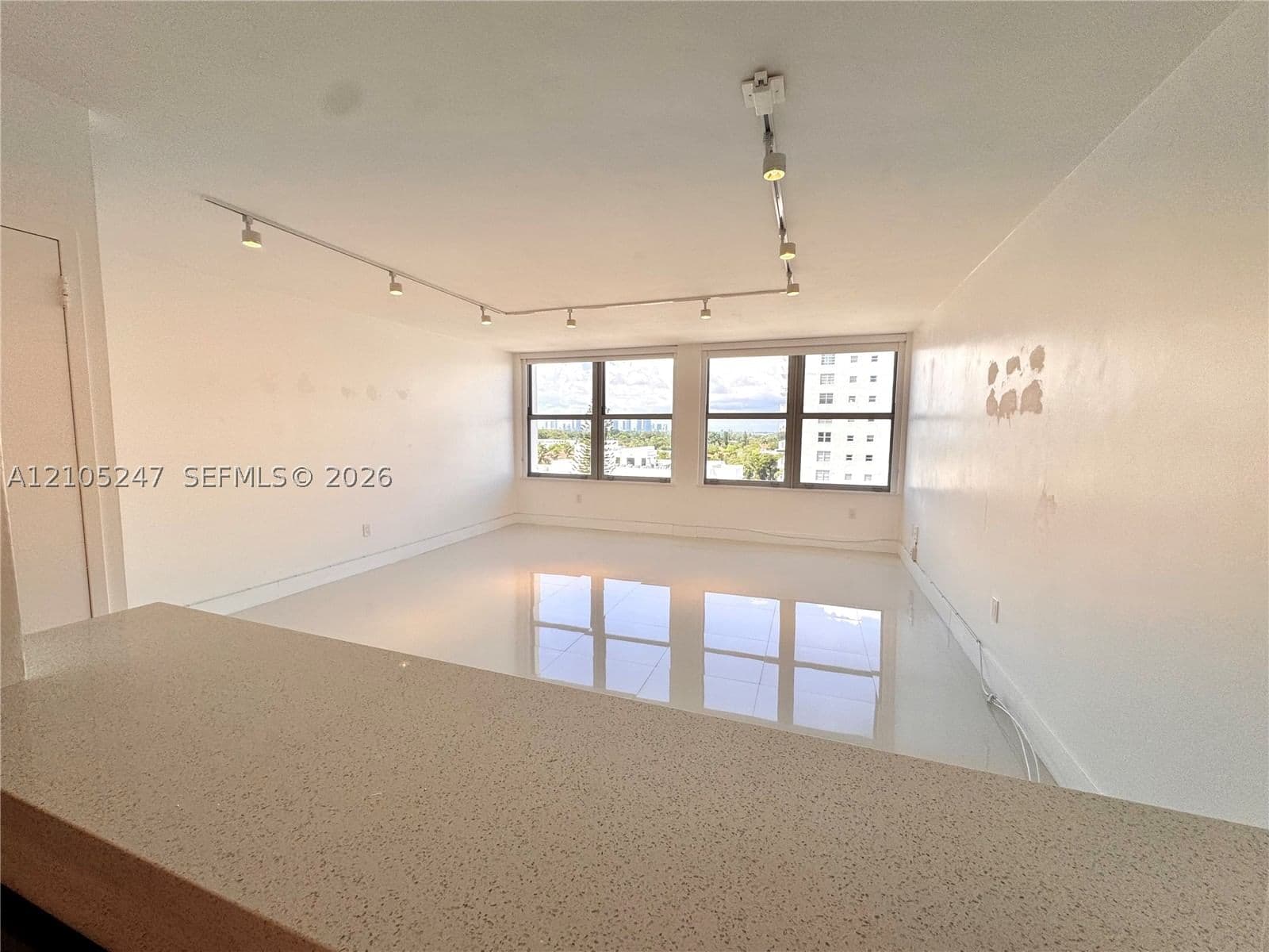 Condo — 2899 Collins Ave #904, Miami Beach, FL 33140