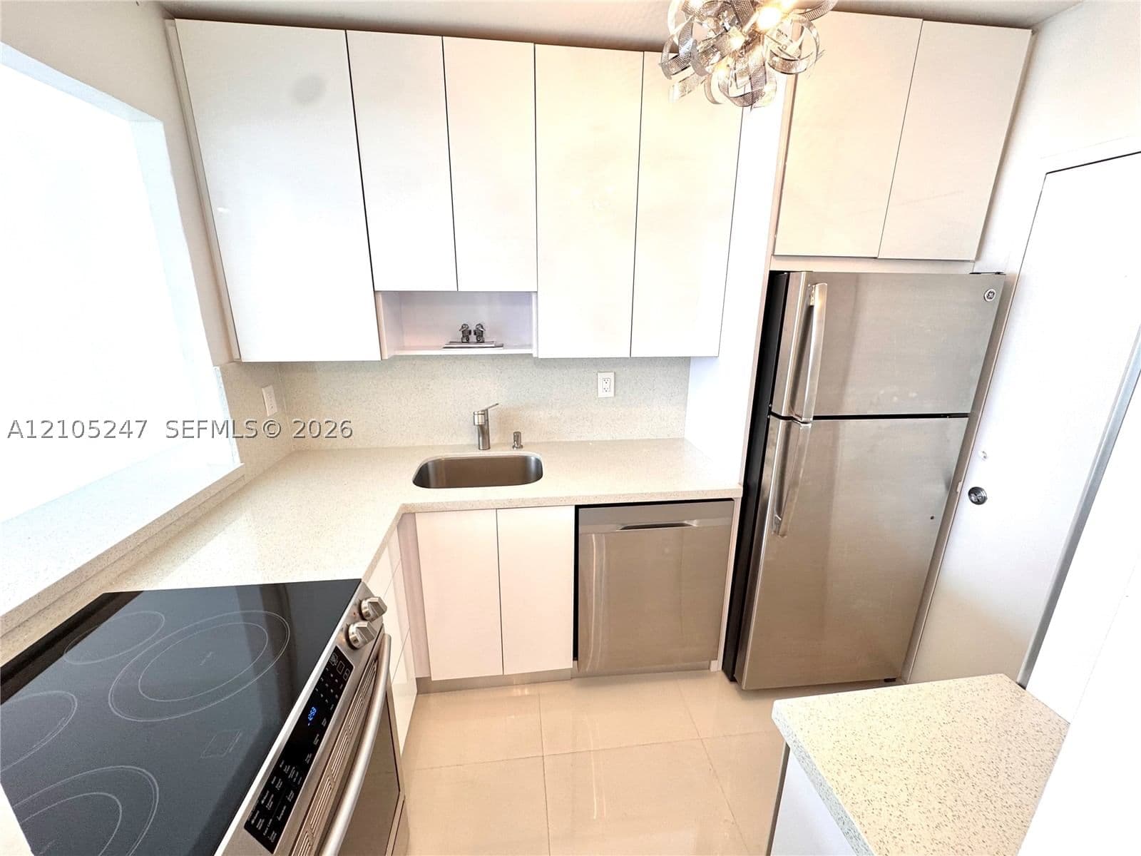 Condo — 2899 Collins Ave #904, Miami Beach, FL 33140