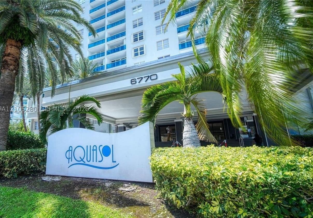 1-bedroom Condo — 6770 Indian Creek Dr #5T, Miami Beach, FL 33141