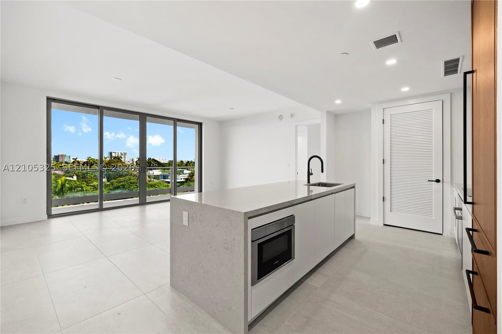 2-bedroom Condo — 2200 Brickell Avenue #422, Miami, FL 33129