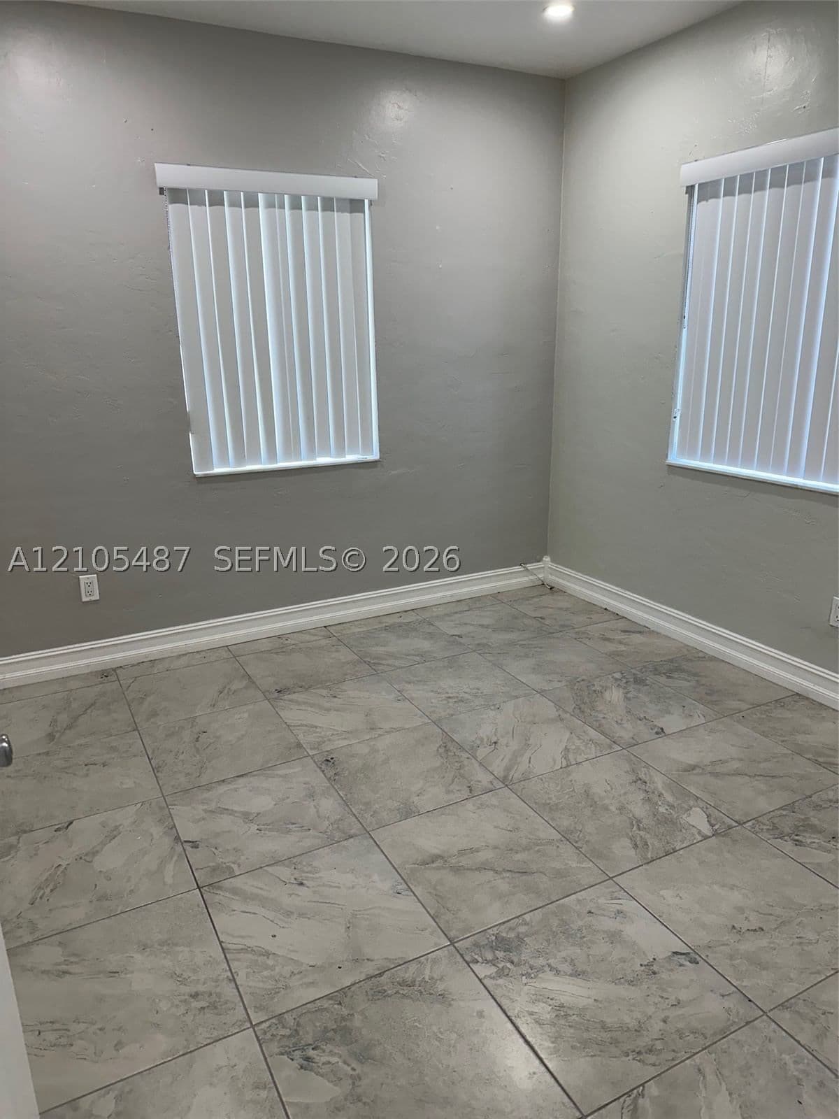 5+1 Mülk — 810 61st St #812, Miami, FL 33127