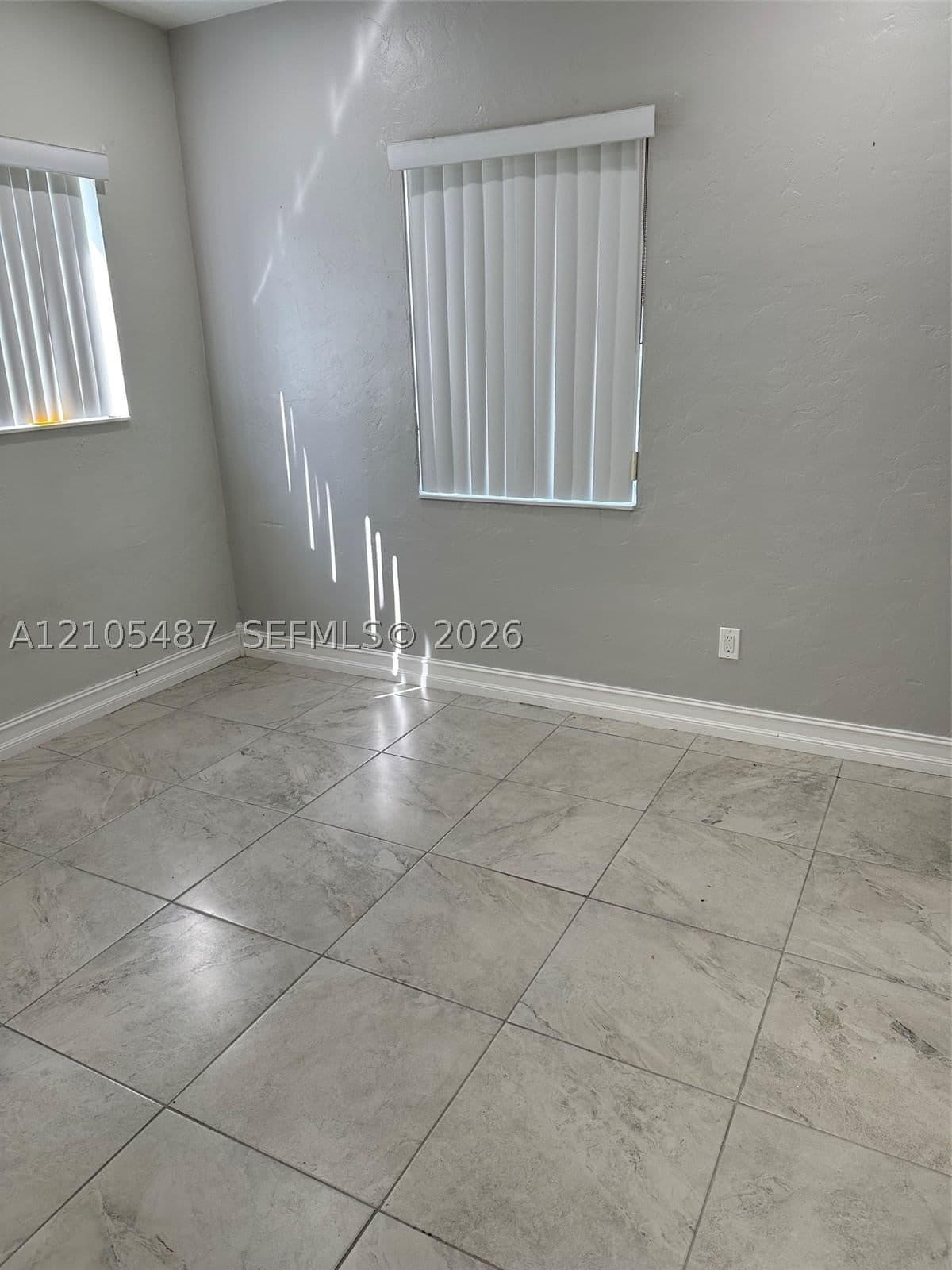 5+1 Mülk — 810 61st St #812, Miami, FL 33127