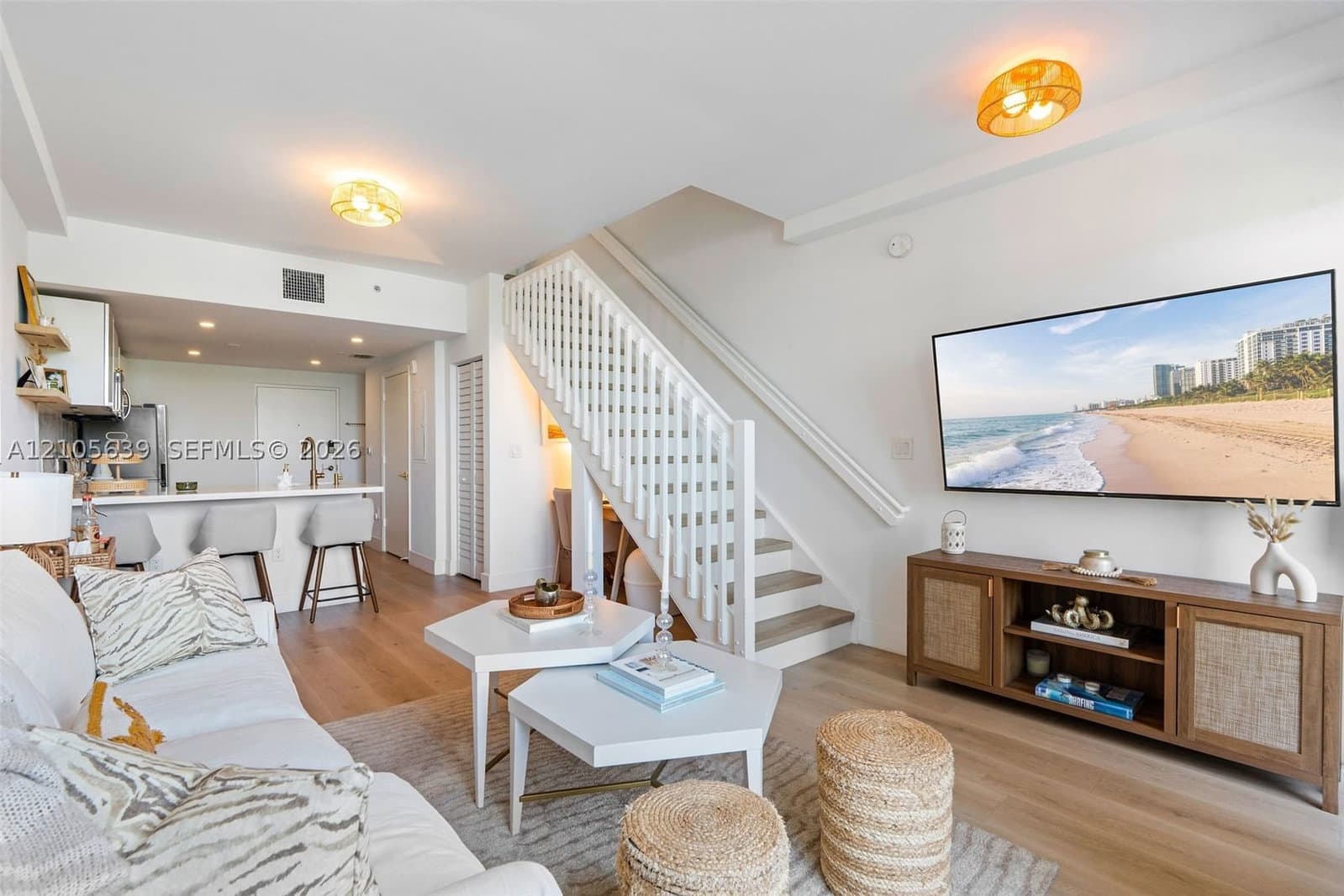 LOFTS AT MAYFAIR CONDO — ilan fotoğrafı