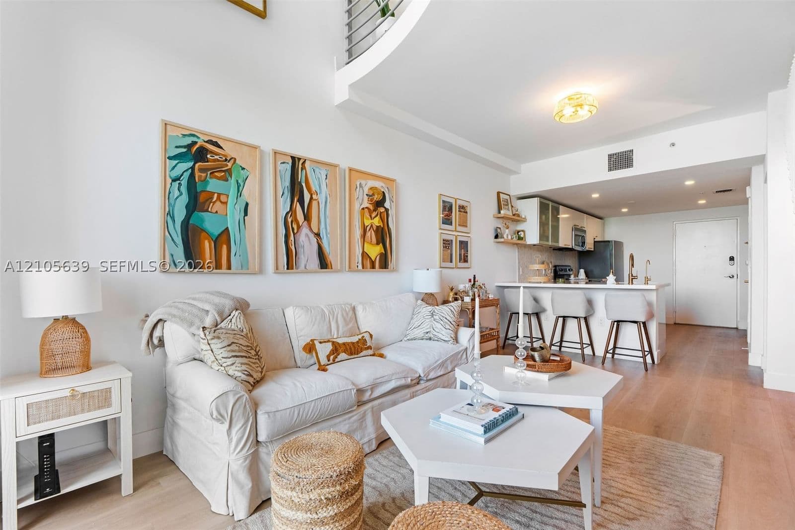 LOFTS AT MAYFAIR CONDO — ilan fotoğrafı