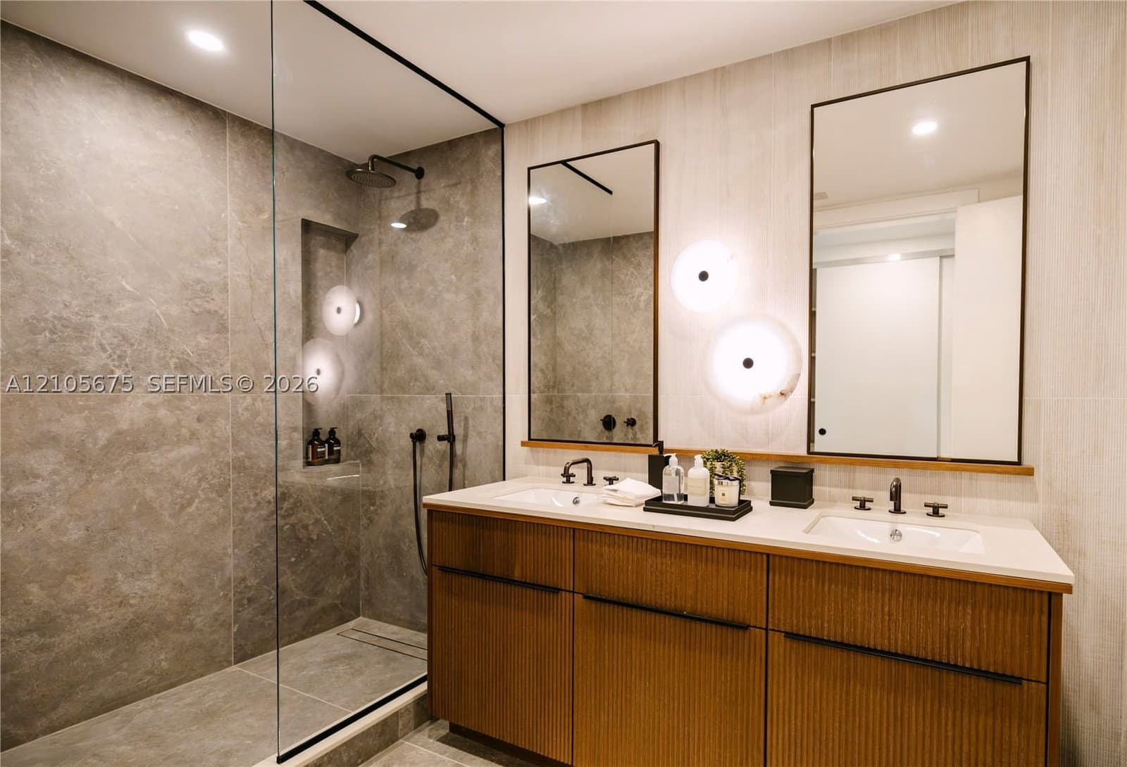 3-bedroom Condo — 2200 Brickell Ave #PH16, Miami, FL 33129