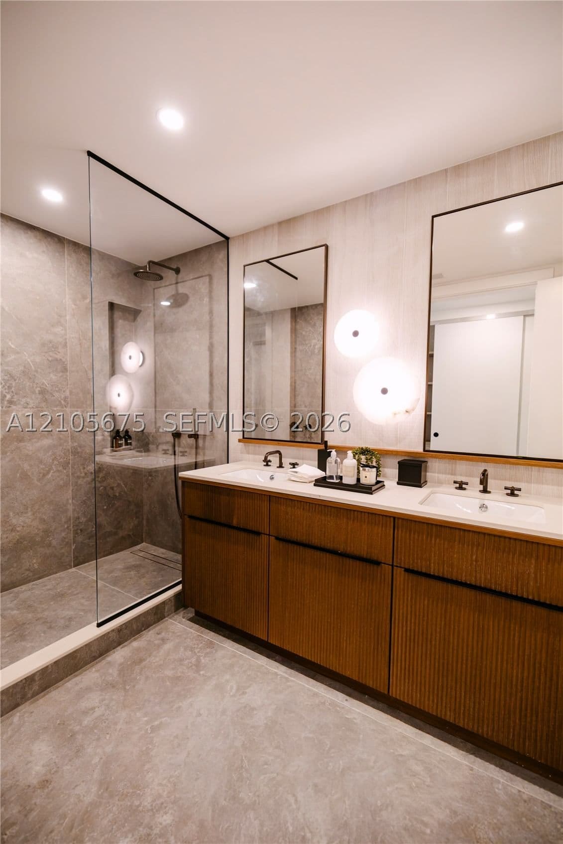 3-bedroom Condo — 2200 Brickell Ave #PH16, Miami, FL 33129
