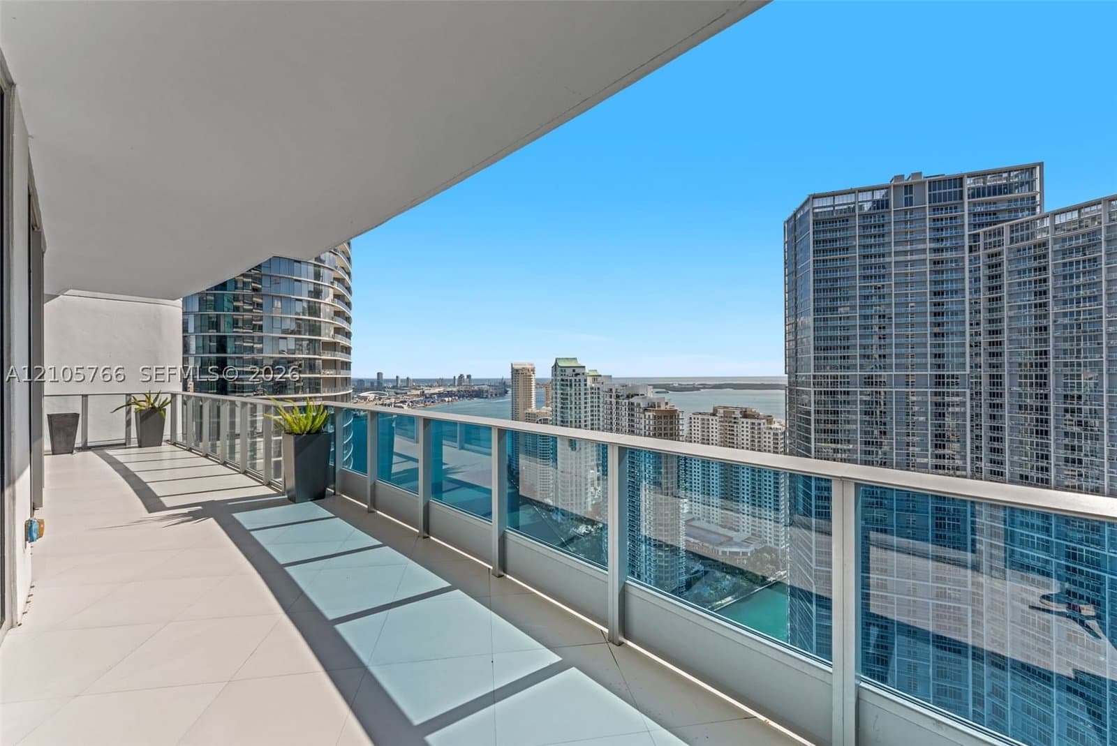 2+1 Condo — 200 Biscayne Boulevard Way #4408, Miami, FL 33131