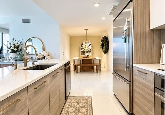 2+1 Condo — 1300 Brickell Bay Dr #3405, Miami, FL 33131