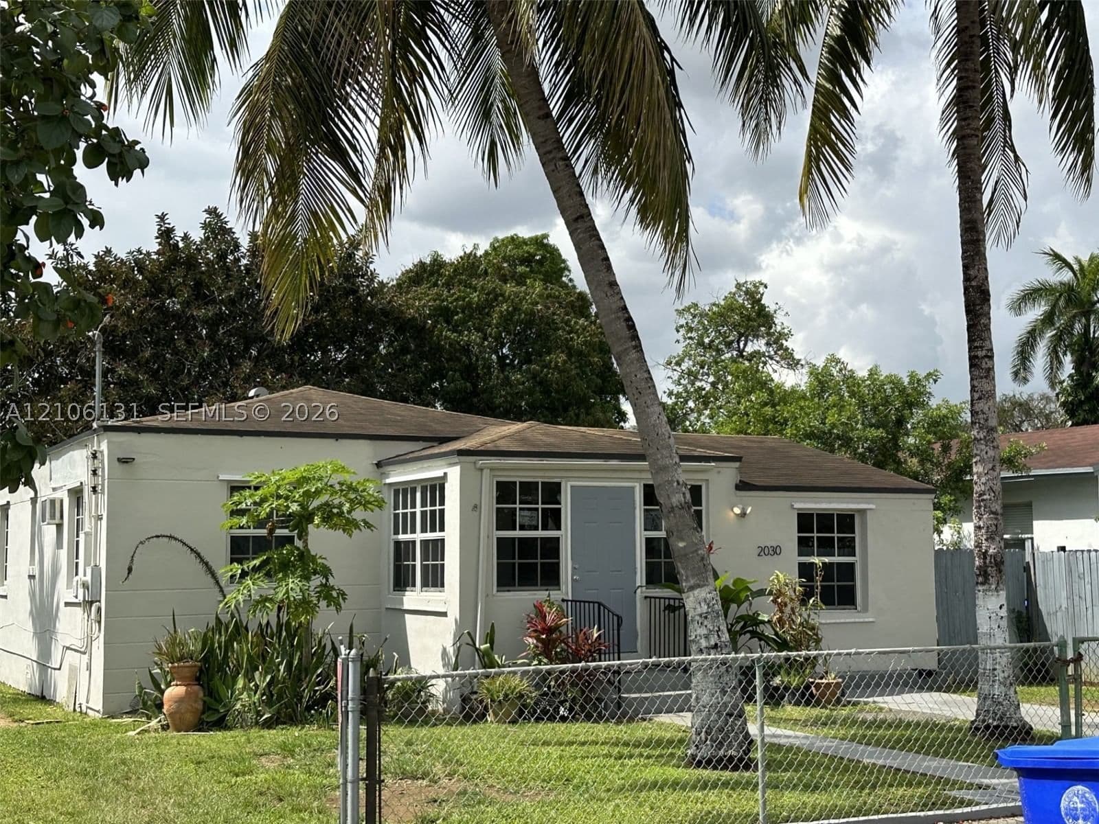 3+1 Müstakil ev — 2030 34th St, Miami, FL 33142
