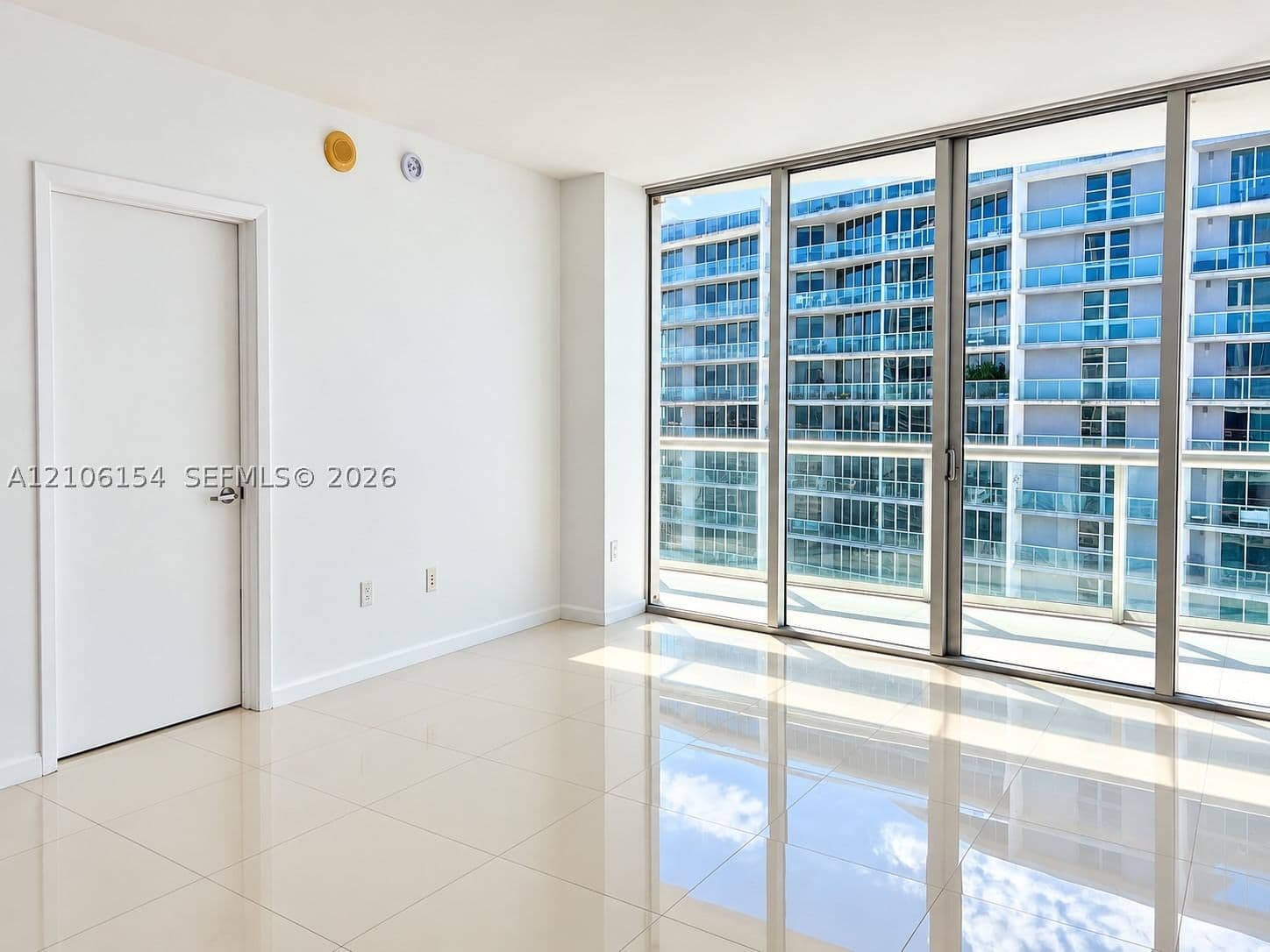 2+1 Condo — 475 Brickell Ave #5209, Miami, FL 33131