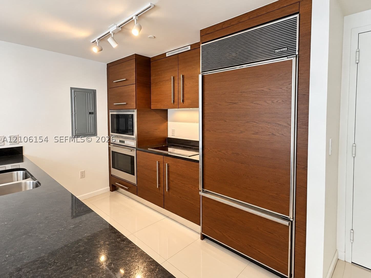 2+1 Condo — 475 Brickell Ave #5209, Miami, FL 33131