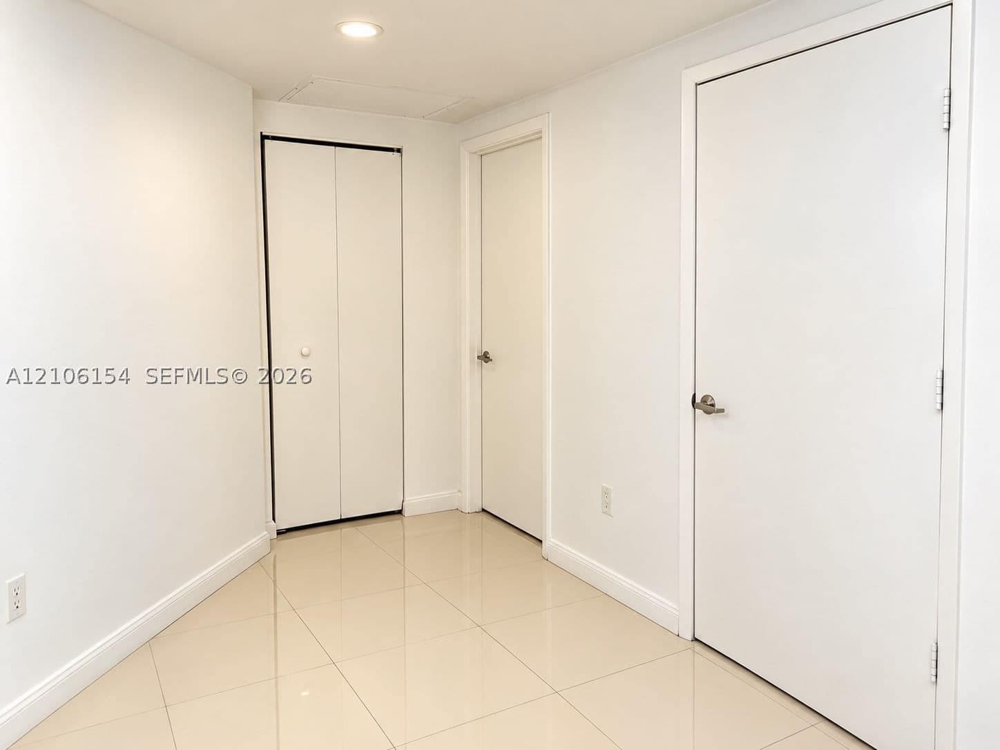 2+1 Condo — 475 Brickell Ave #5209, Miami, FL 33131