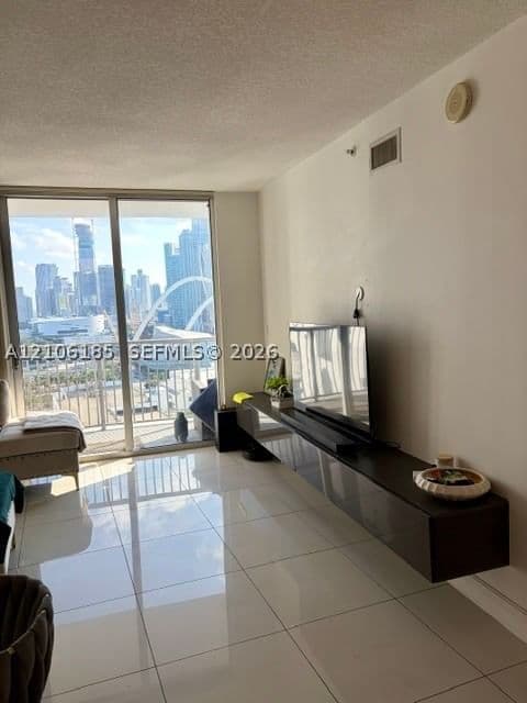 1+1 Condo — 1750 Bayshore Dr #2510, Miami, FL 33132