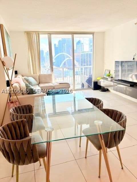 1+1 Condo — 1750 Bayshore Dr #2510, Miami, FL 33132