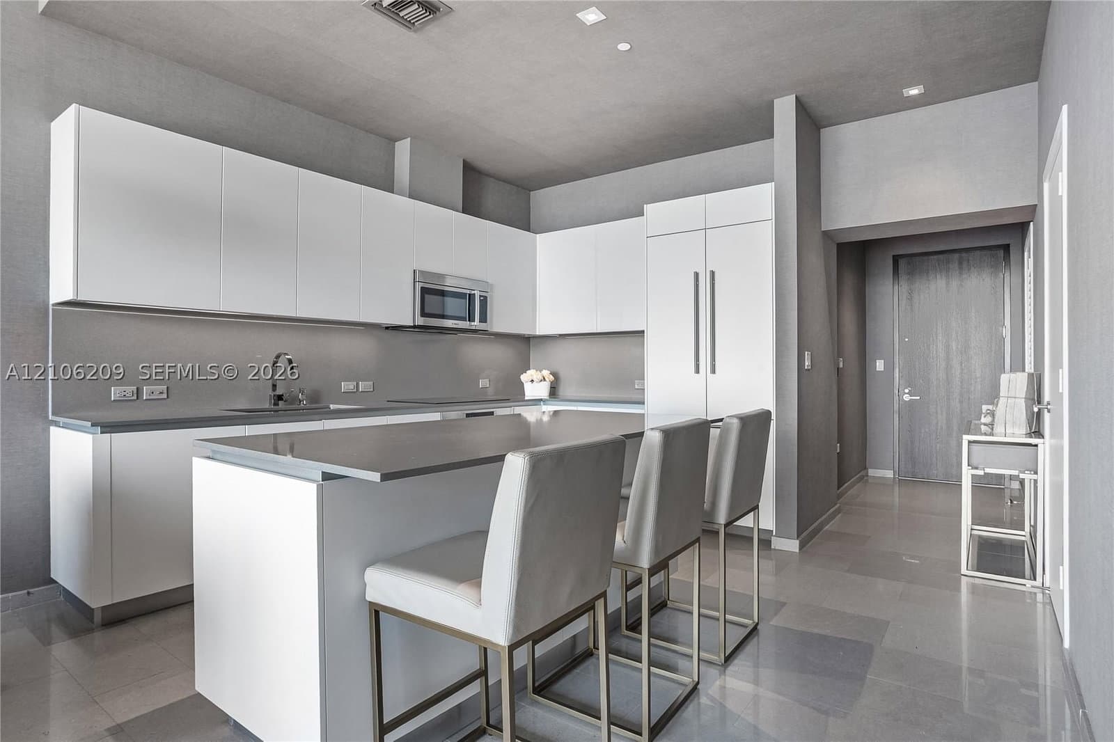 1+1 Condo — 88 7th St #4006, Miami, FL 33130