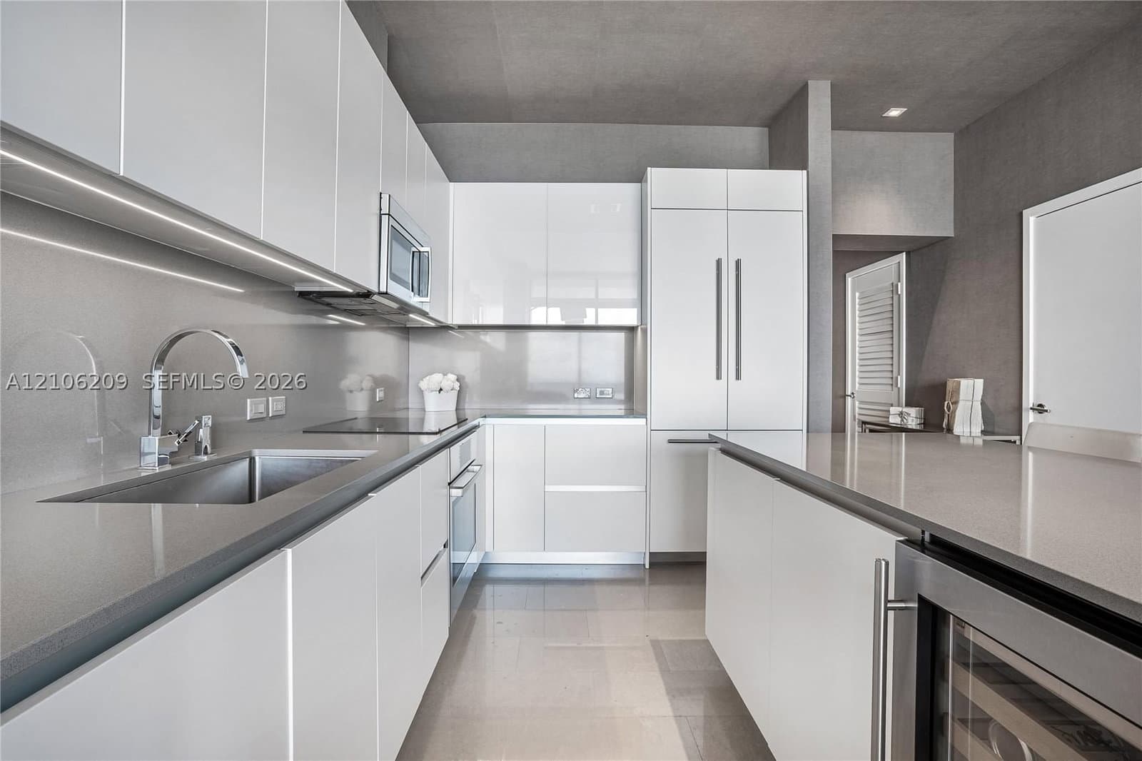 1+1 Condo — 88 7th St #4006, Miami, FL 33130