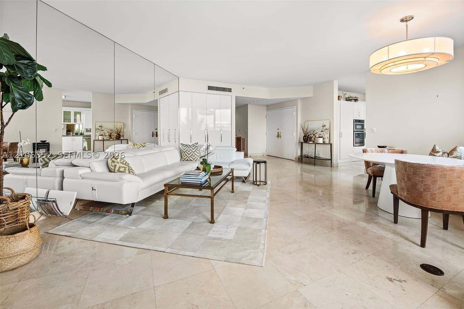 2+1 Condo — 300 Pointe Dr #504, Miami Beach, FL 33139