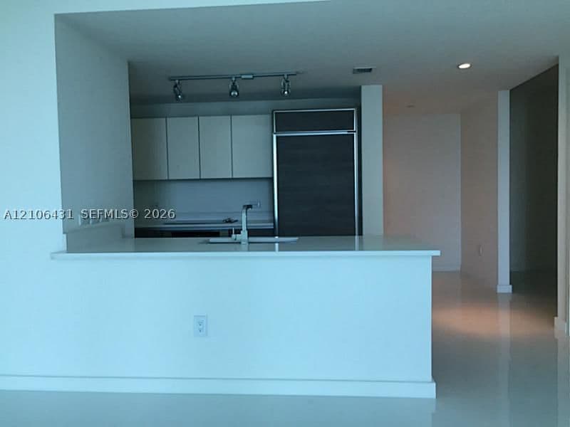 1+1 Condo — 1100 MIAMI AV #3203, Miami, FL 33130