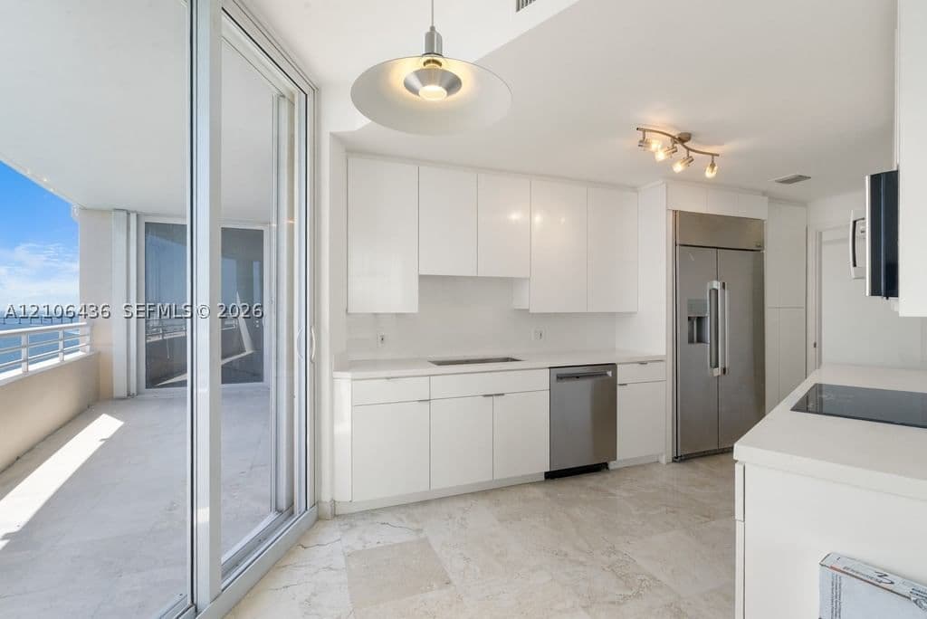 2+1 Condo — 808 Brickell Key Dr #2102, Miami, FL 33131