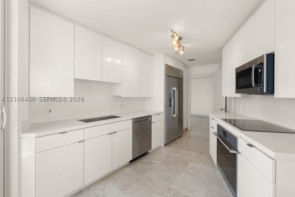 2+1 Condo — 808 Brickell Key Dr #2102, Miami, FL 33131