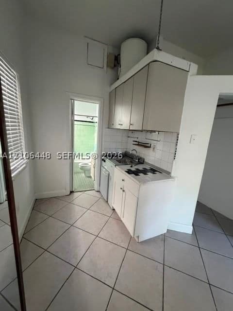 Apartment — 15 Antilla Ave #2, Coral Gables, FL 33134