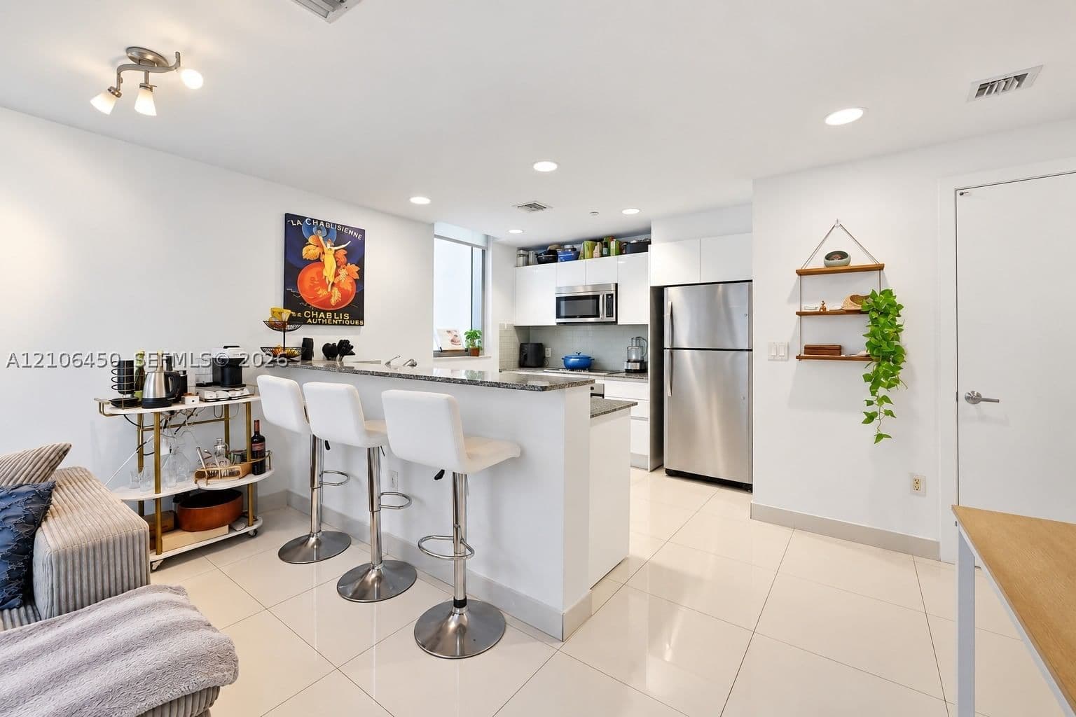 1+1 Condo — 1050 Brickell Ave #1002, Miami, FL 33131