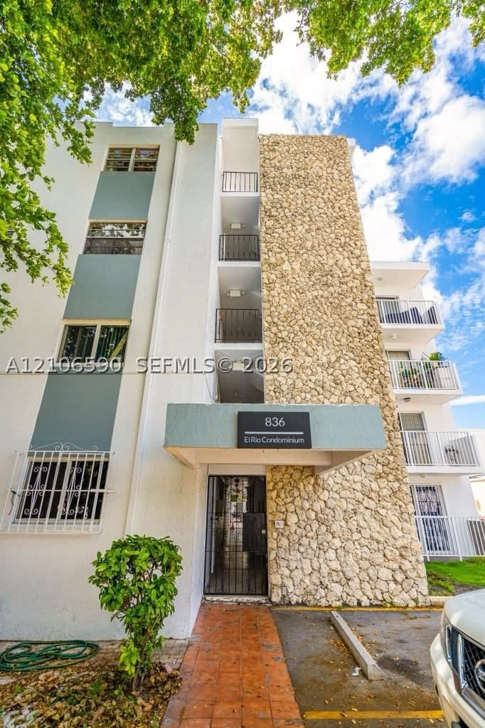 2+1 Condo — 836 1st St #403, Miami, FL 33130