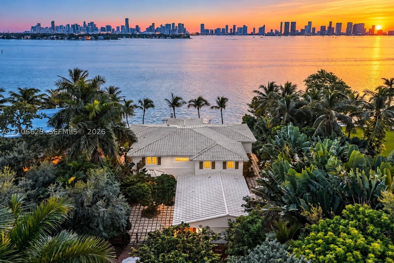 5+1 Müstakil ev — 2312 Bay Ave, Miami Beach, FL 33140
