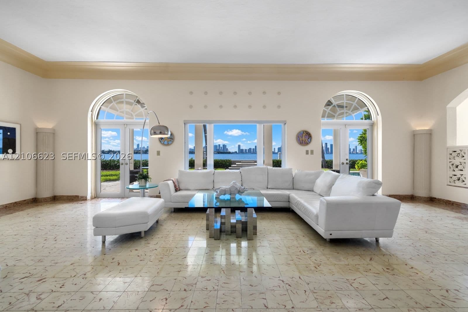 5+1 Müstakil ev — 2312 Bay Ave, Miami Beach, FL 33140