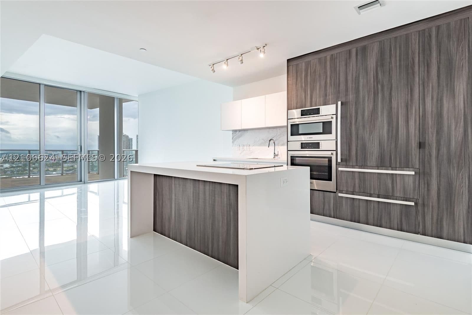 1+1 Condo — 851 1st Ave #2100, Miami, FL 33132