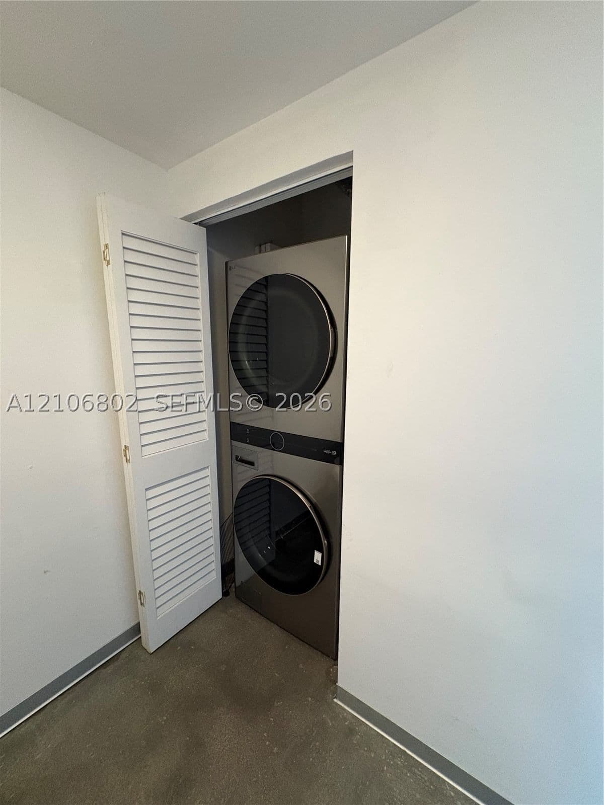 Condo — 690 1st Ct #1212, Miami, FL 33130