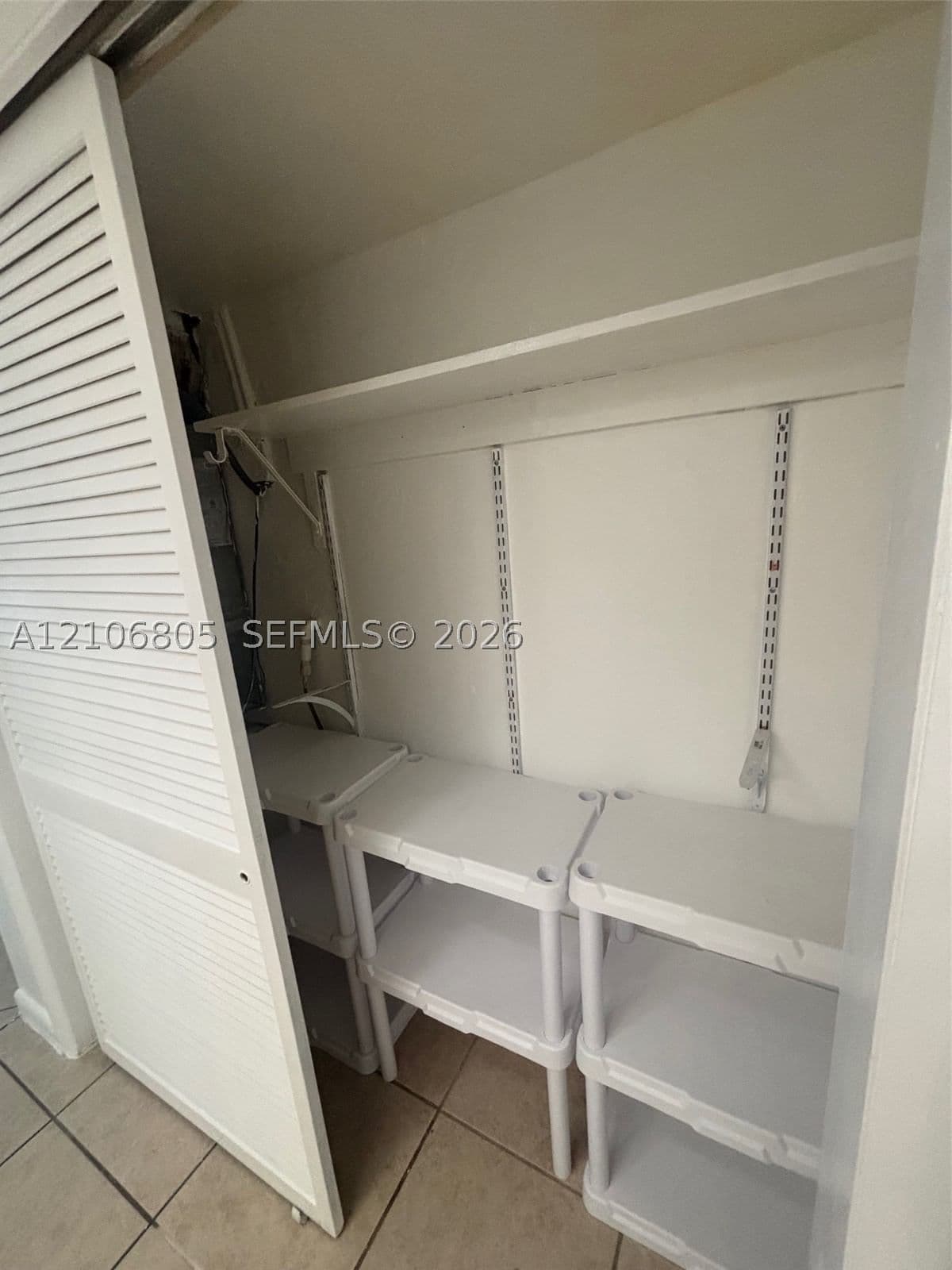 1-bedroom Property — 49 Navarre Ave #4, Coral Gables, FL 33134