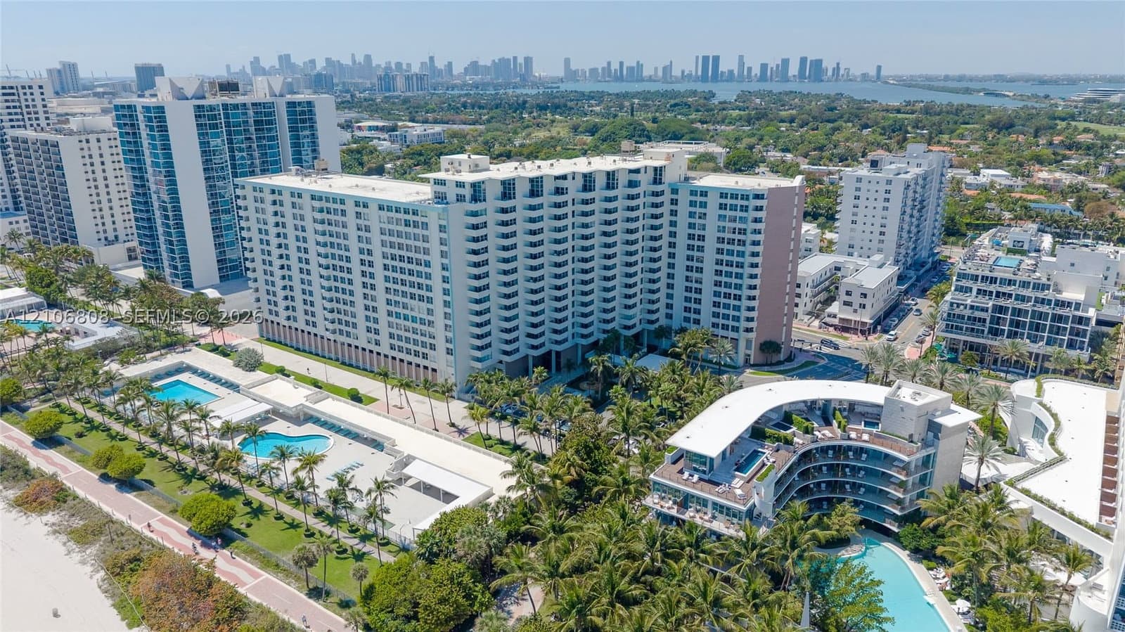 Condo — 2899 Collins Ave #1522, Miami Beach, FL 33140