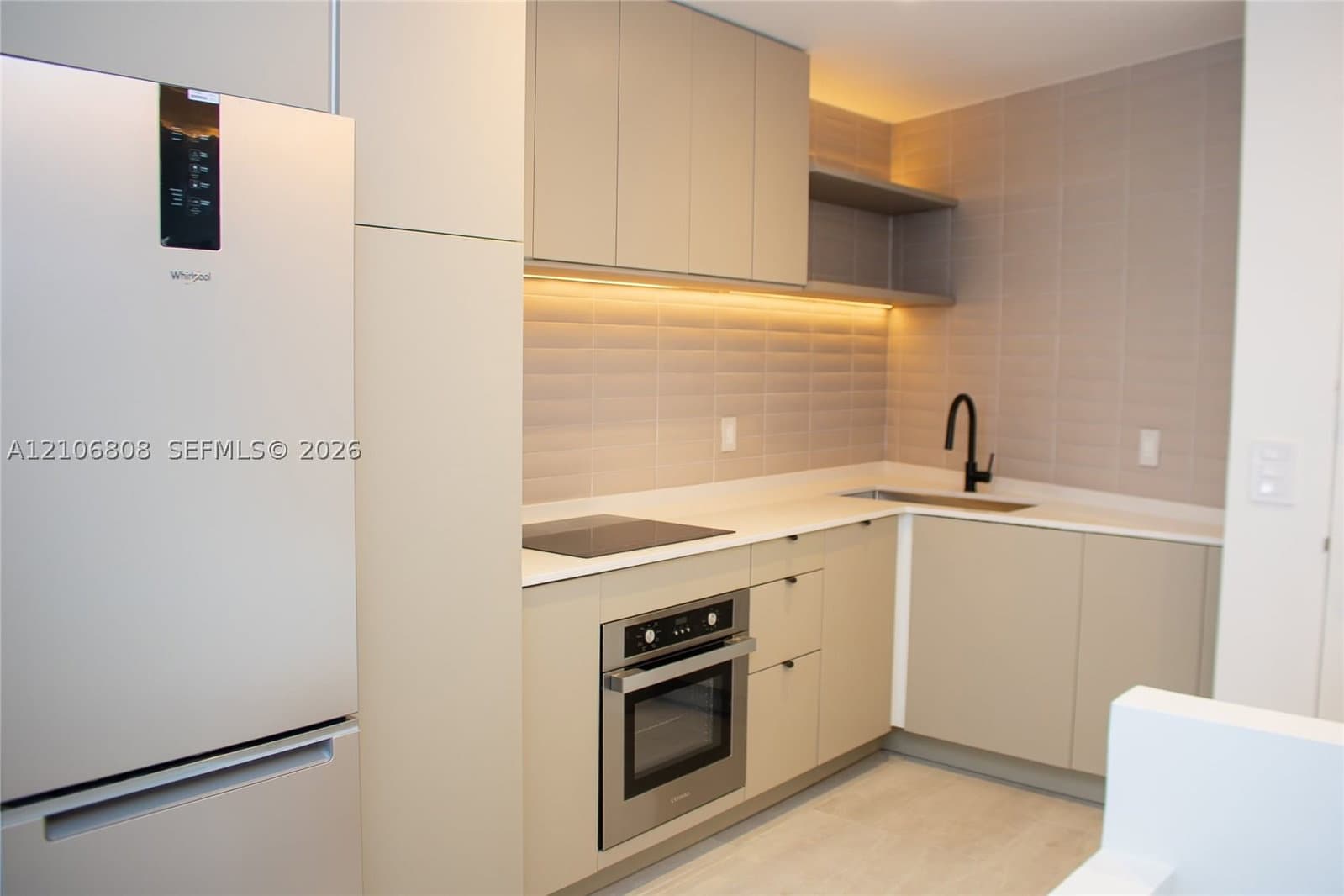 Condo — 2899 Collins Ave #1522, Miami Beach, FL 33140