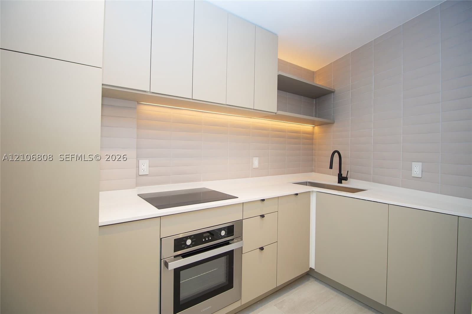 Condo — 2899 Collins Ave #1522, Miami Beach, FL 33140