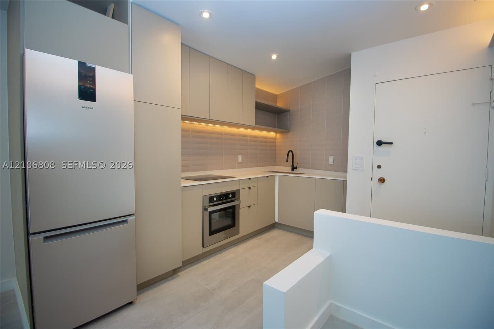 Condo — 2899 Collins Ave #1522, Miami Beach, FL 33140