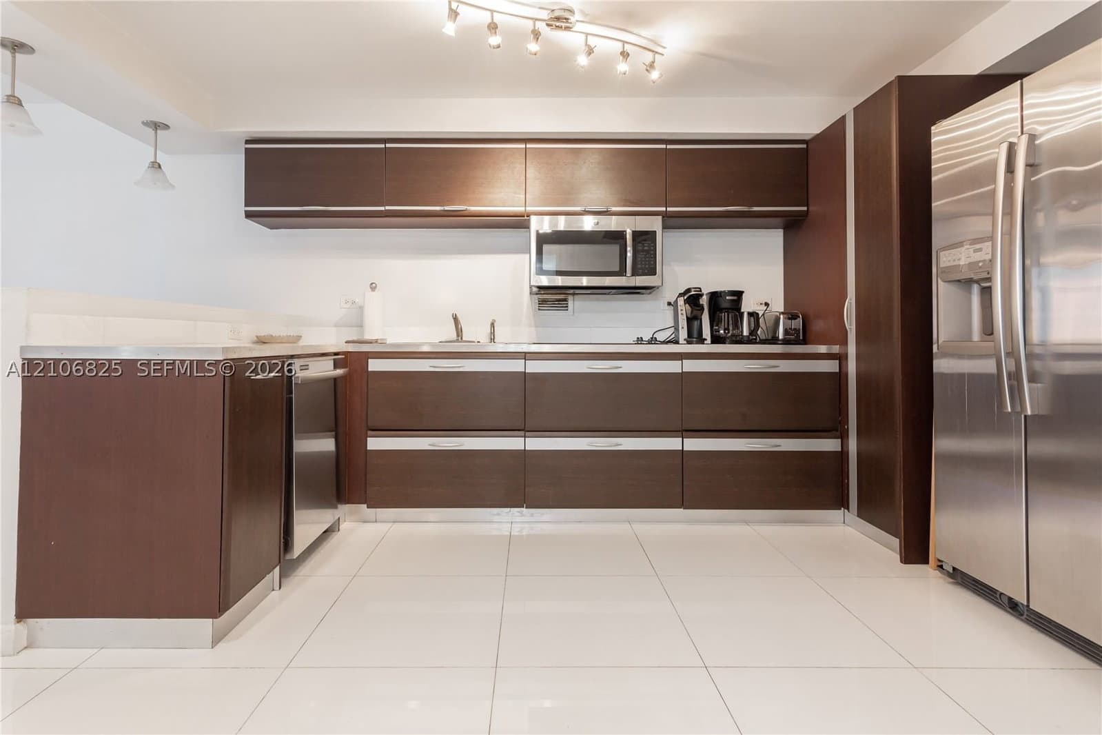 Condo — 2301 Collins Ave. #1023, Miami Beach, FL 33139