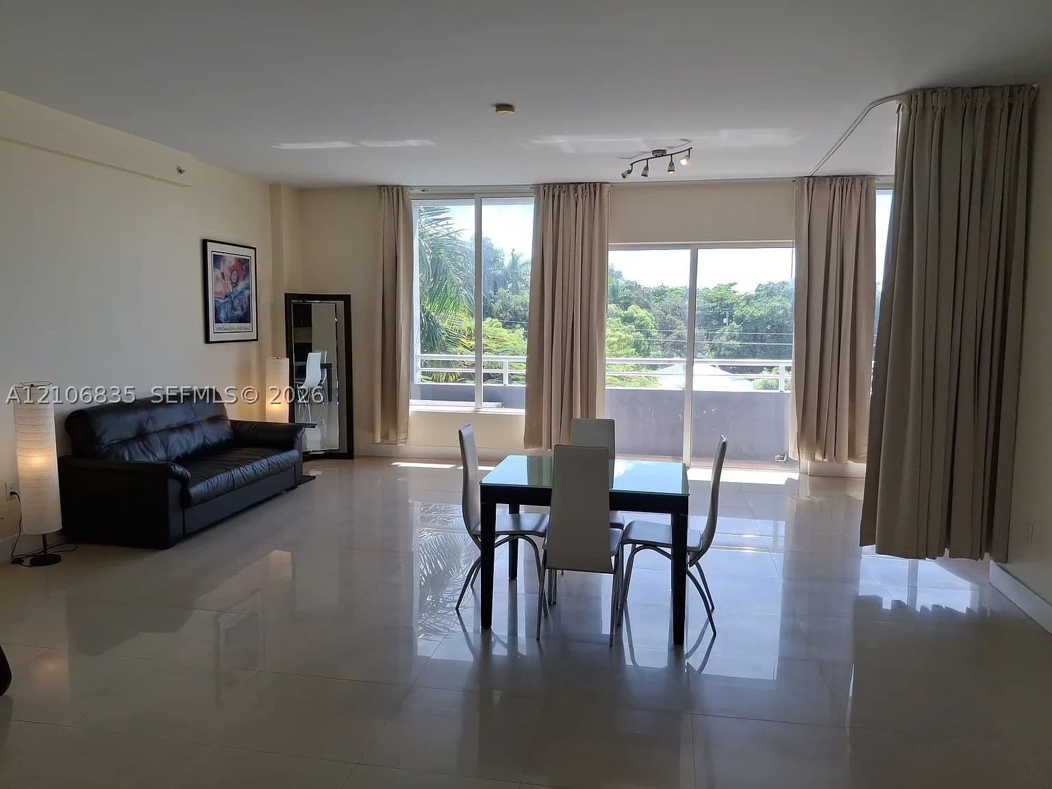 Condo — 3250 Grand Ave #410, Miami, FL 33133