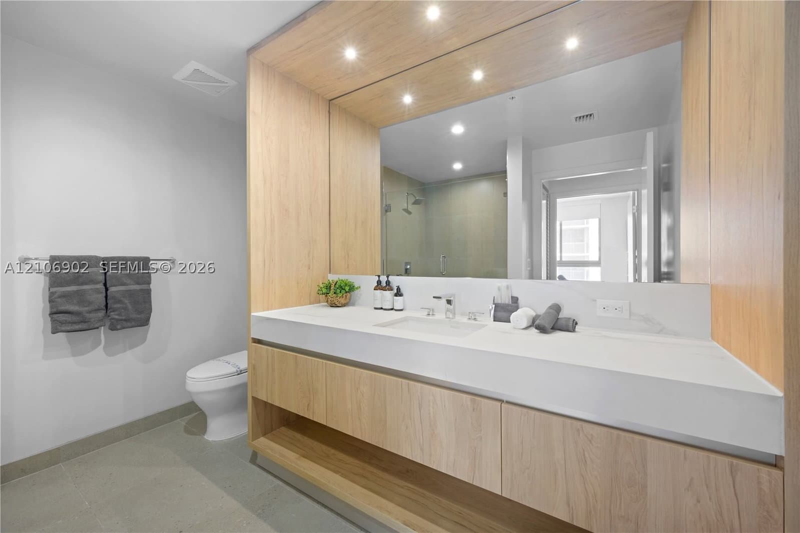 1-bedroom Condo — 11 6th St #1111, Miami, FL 33132
