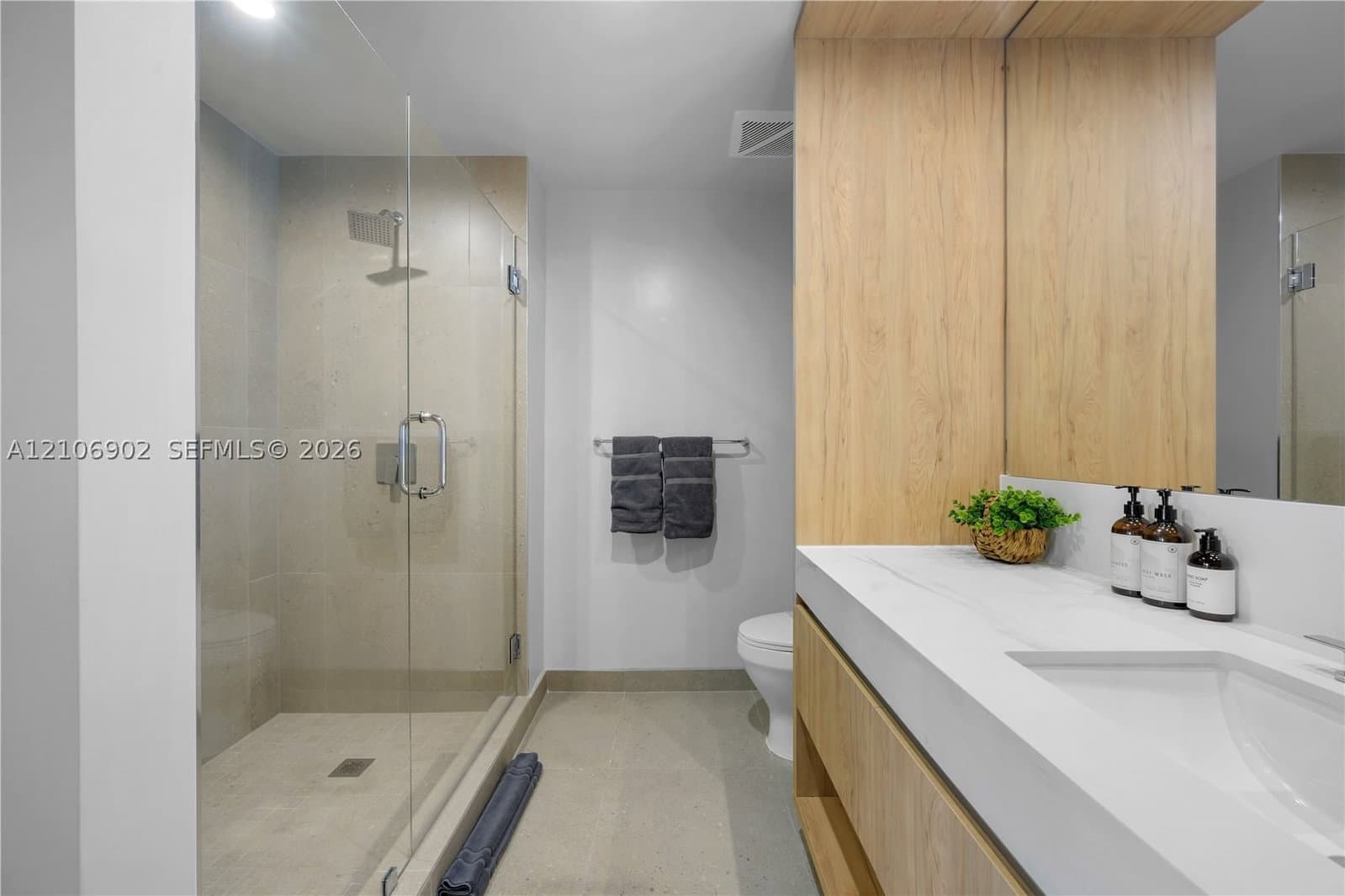 1-bedroom Condo — 11 6th St #1111, Miami, FL 33132
