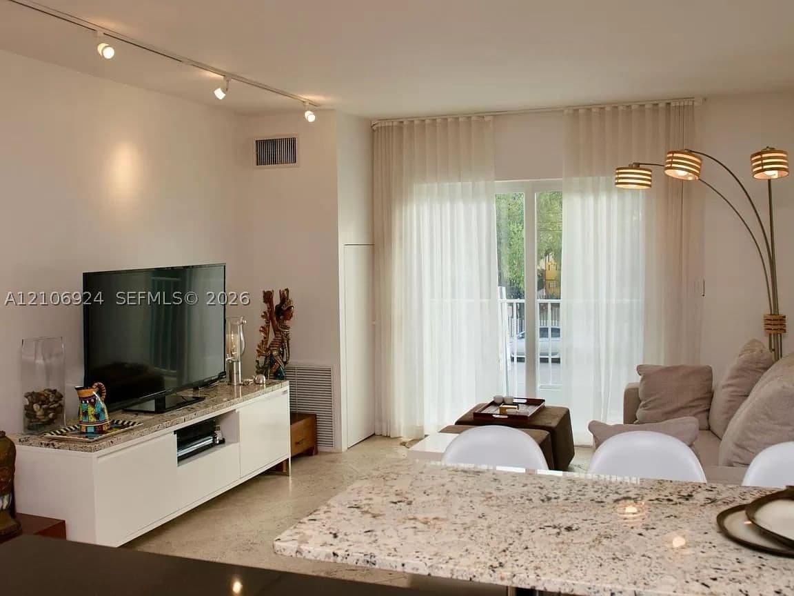 1+1 Condo — 1420 Pennsylvania Ave #210, Miami Beach, FL 33139