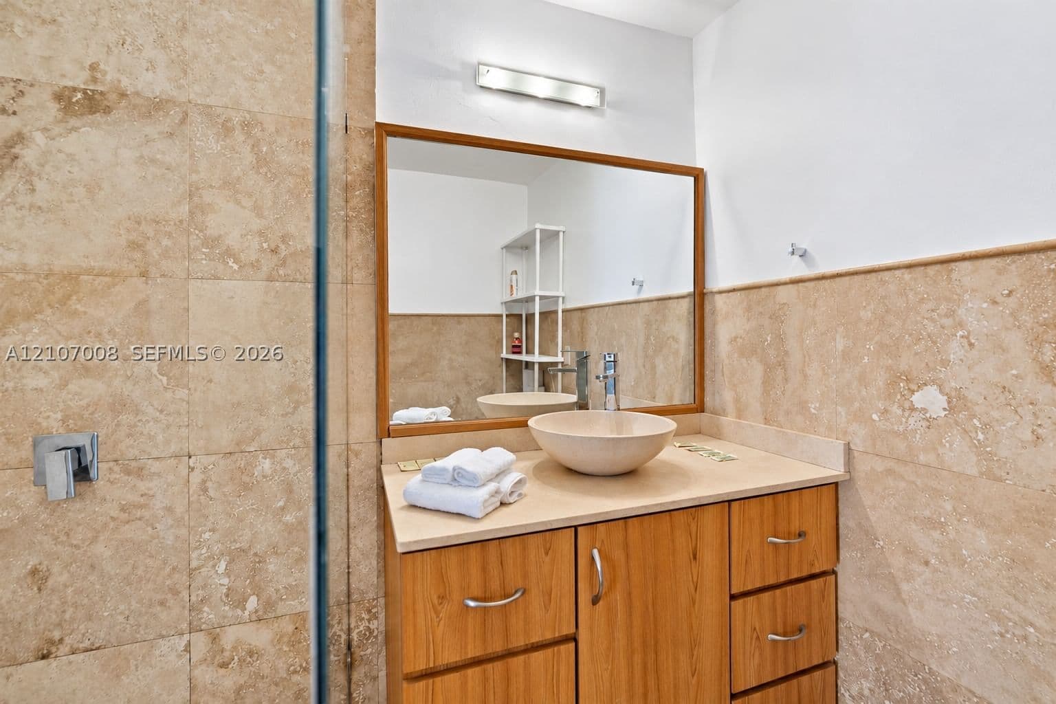 2-bedroom Condo — 3030 Collins Ave #2H, Miami Beach, FL 33140