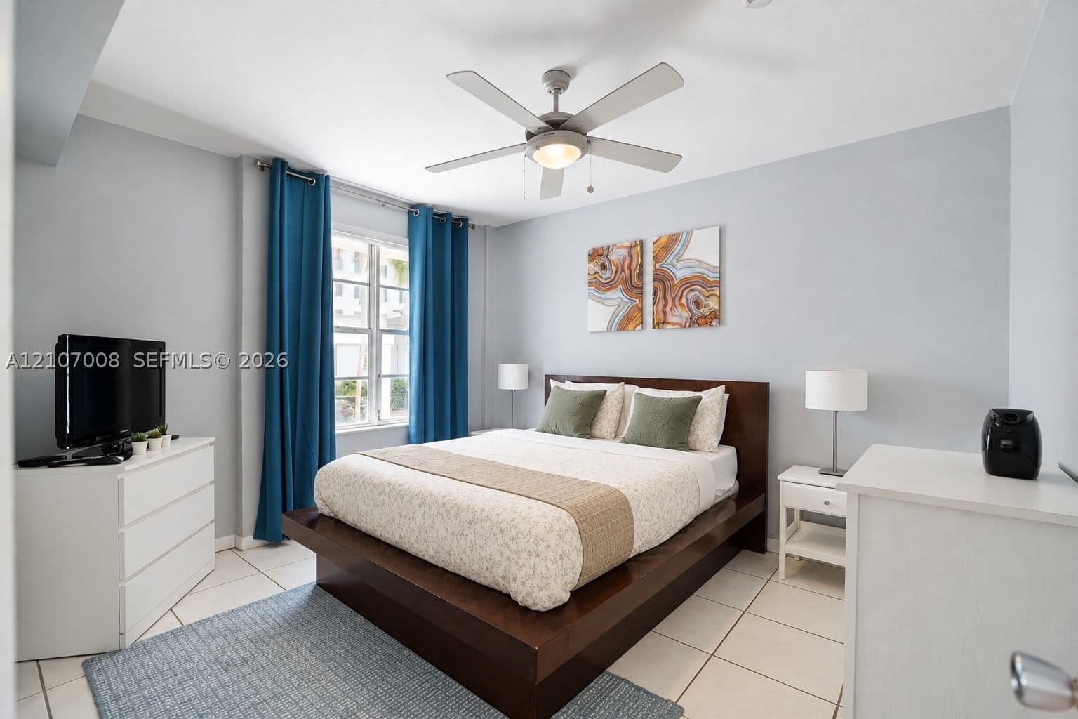 2-bedroom Condo — 3030 Collins Ave #2H, Miami Beach, FL 33140