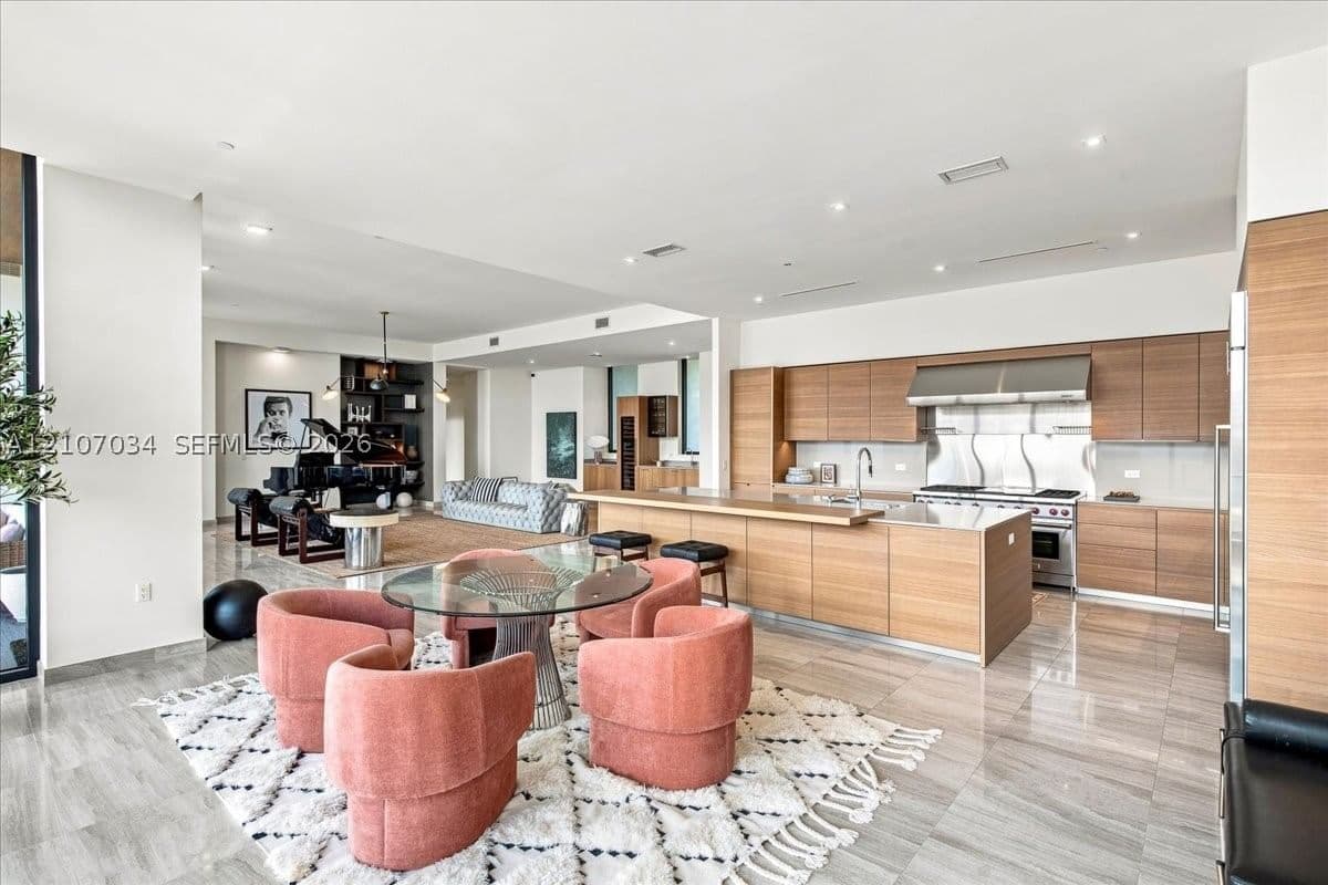 4+1 Condo — 3581 Glencoe St #605, Coconut Grove, FL 33133