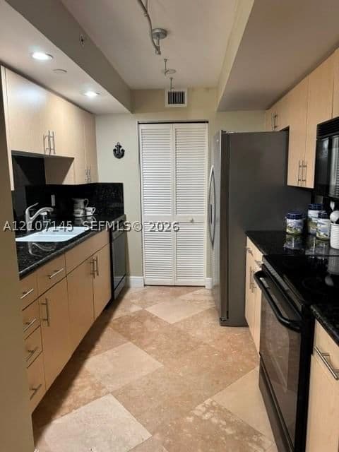 1+1 Condo — 6917 Collins Ave #810, Miami Beach, FL 33141
