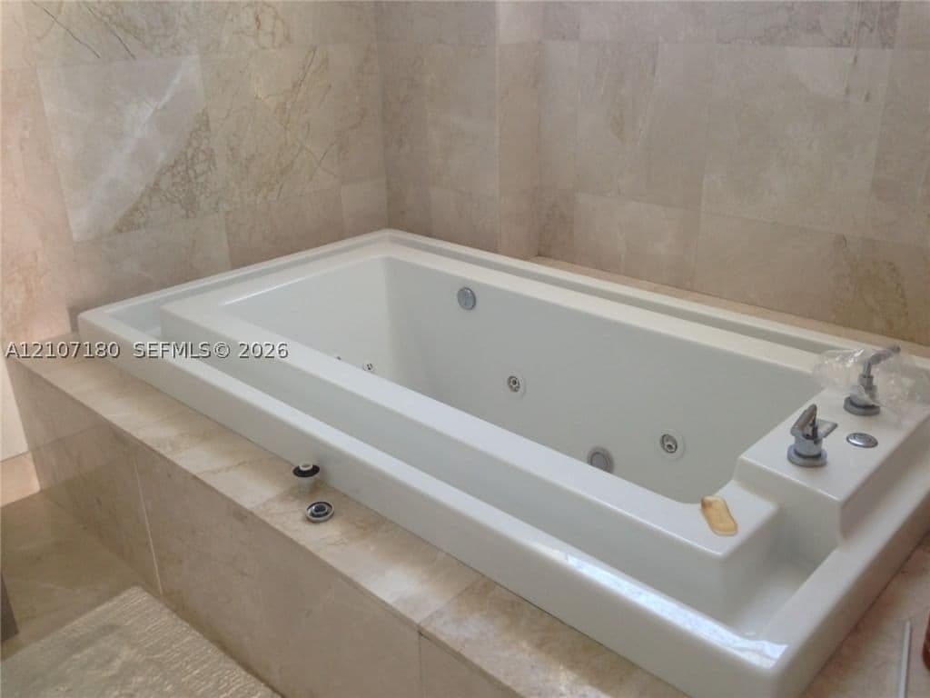 1-bedroom Condo — 218 14th St #2108, Miami, FL 33131