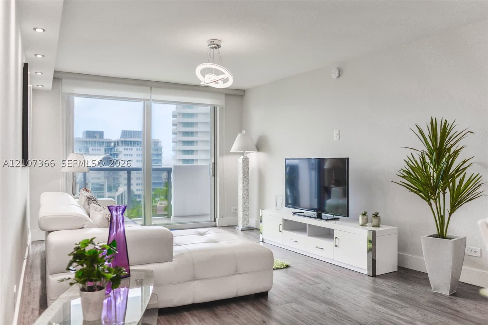2+1 Condo — 6039 Collins Ave #937, Miami Beach, FL 33140