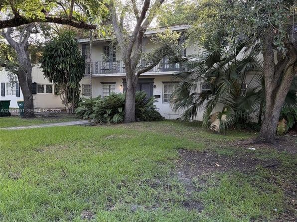 4-bedroom Apartment — 4855 University Dr #4855, Coral Gables, FL 33146